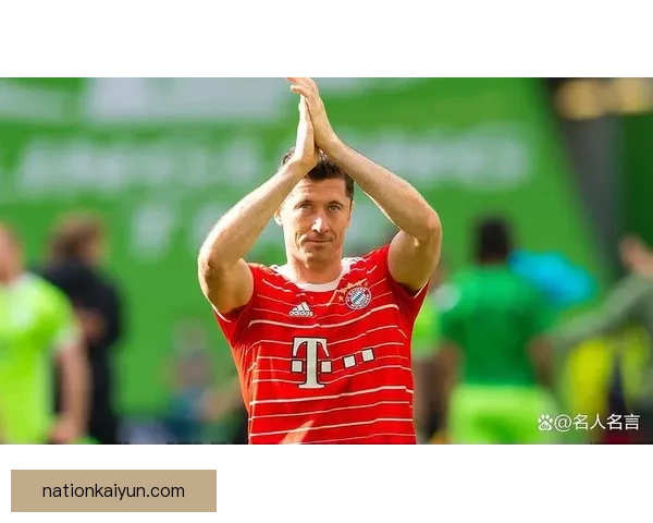 莱万多夫斯基持续发挥稳定，助力本土球队三冠王辉煌成就