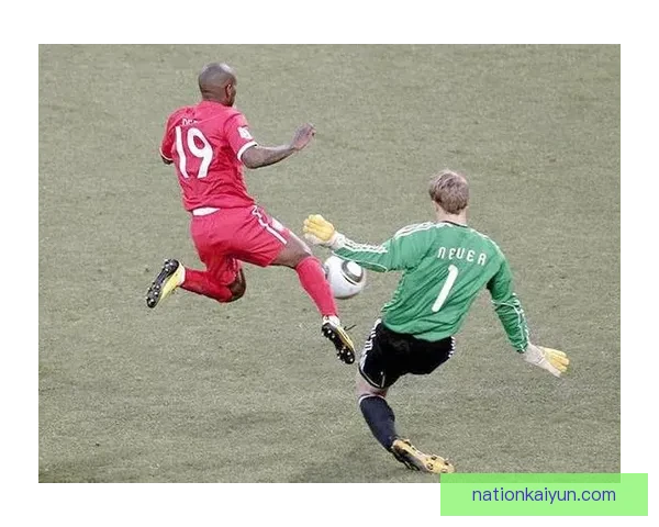 诺伊尔近期对阵强队表现稳健，成为球队防线的重要支柱